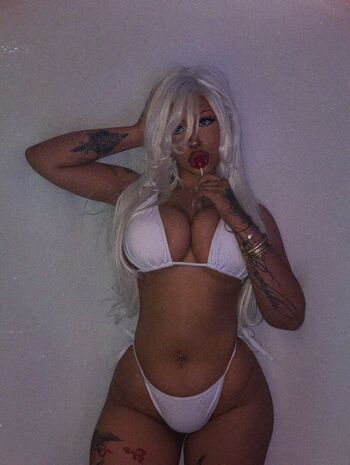 Full leaked Launica private onlyfans photo