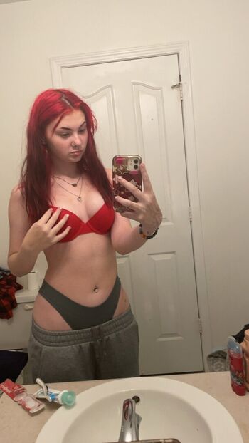 Full leaked Starrazzii private onlyfans photo