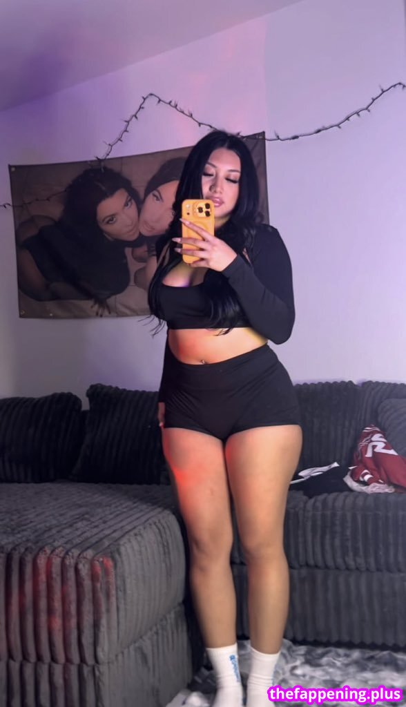 Aaliyahluvss / Aaliyahssofficiall / Suelohham / aaliyahhofficial Fotografie OnlyFans Dezbrăcată #5