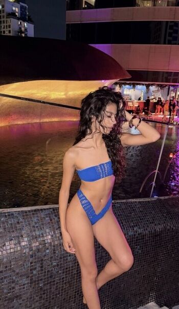 Full leaked Aavamonroee private onlyfans photo