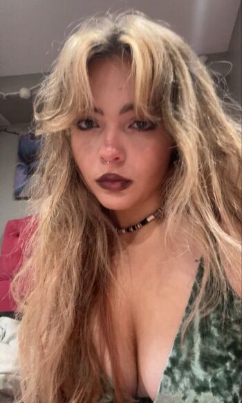 Full leaked Aiiygatorz private onlyfans photo