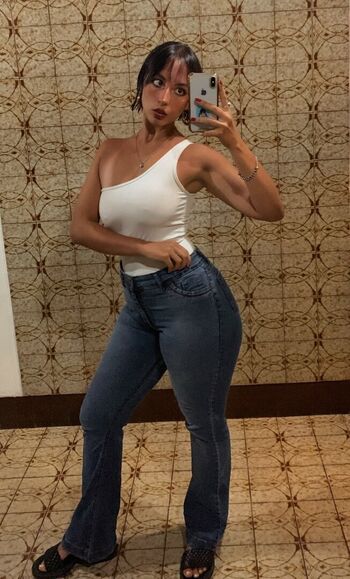 Full leaked Katebrezzy/ private onlyfans photo