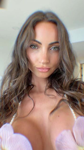 Full leaked Alannalouise private onlyfans photo