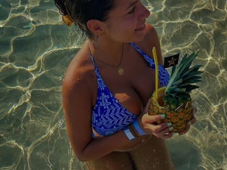 Full leaked Albaagdiazz private onlyfans photo