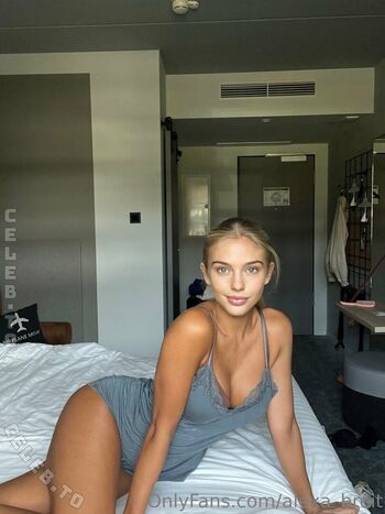 Full leaked Alexa breit  page private onlyfans photo