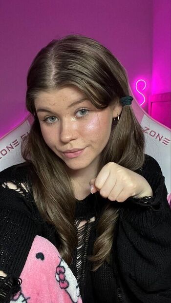 Full leaked Alice tails private onlyfans photo