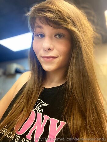 aliceinherwonderland1