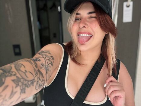 Full leaked Alluux private onlyfans photo