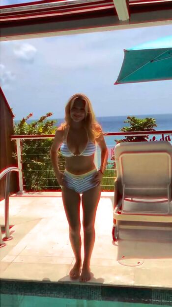 Full leaked Alyvia alyn lind private onlyfans photo