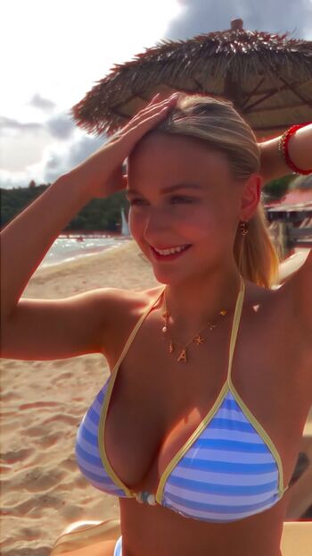Full leaked Alyvia alyn lind private onlyfans photo
