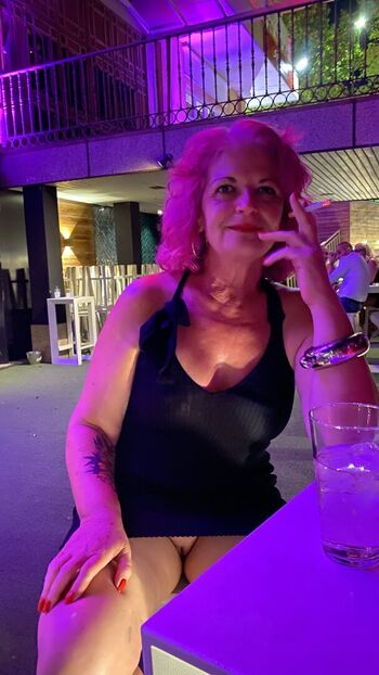 Amalia Hotwife