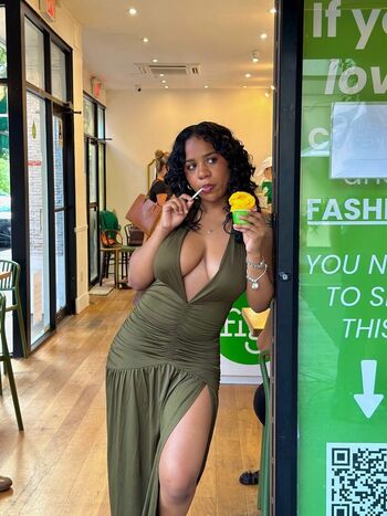 Full leaked Ammiroseeee private onlyfans photo