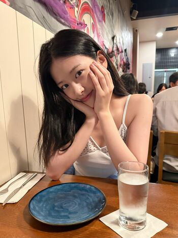 An Yujin 안유진 |