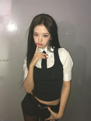 An Yujin 안유진 |