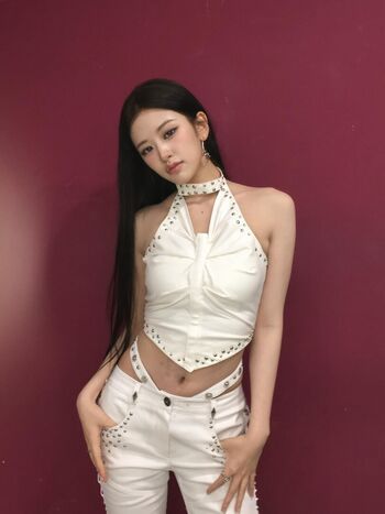 An Yujin 안유진 |