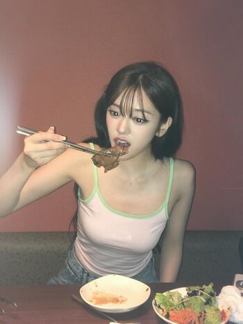 Full leaked An yujin private onlyfans photo