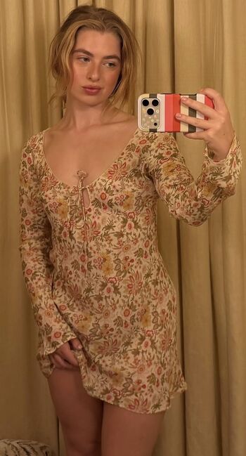 Anais Gallagher