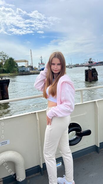 Angelina_Dehlow