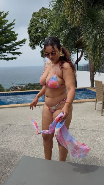 Full leaked Anjuthecurlygirl private onlyfans photo