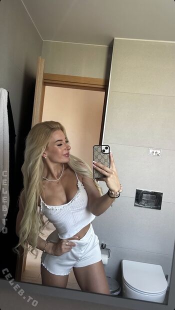 Full leaked Annamhfm private onlyfans photo