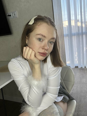 anny_huge_tits1