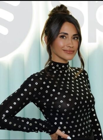 Antonela Roccuzzo Wifelionel Messi