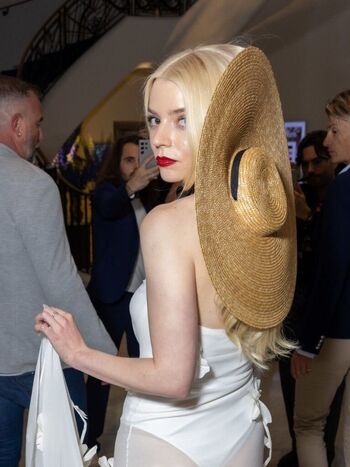 Full leaked Anya taylor joy  page private onlyfans photo