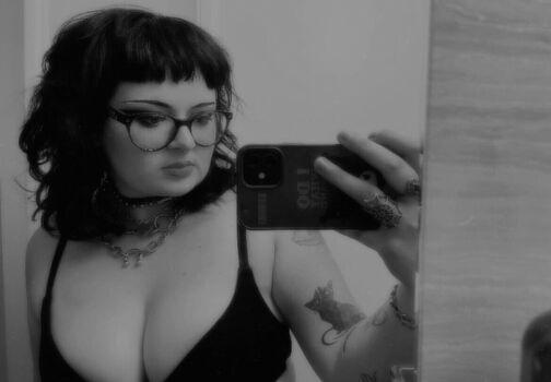 Full leaked Aphythecrybaby private onlyfans photo