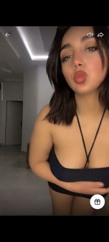 Full leaked Arab camgirl private onlyfans photo