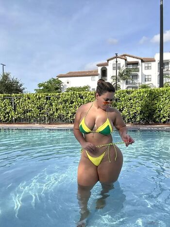 Full leaked Arazay diaz private onlyfans photo