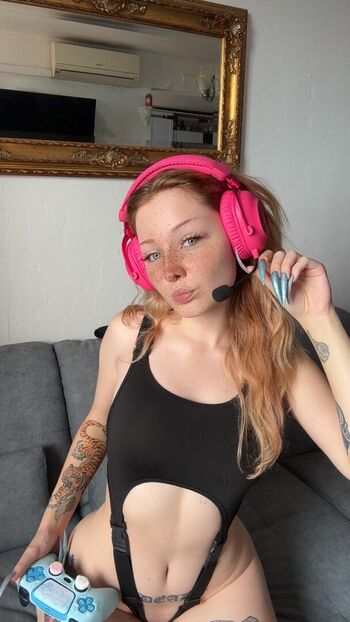 Ari  |  ariallen  |  princessariana07  |  princessariana