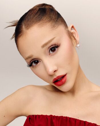 Full leaked Ariana grande  page private onlyfans photo
