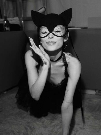 Full leaked Ariana grande  page private onlyfans photo