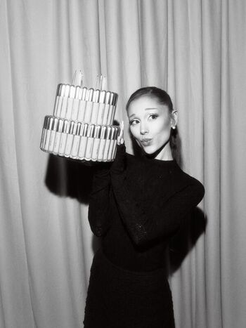 Full leaked Ariana grande  page private onlyfans photo