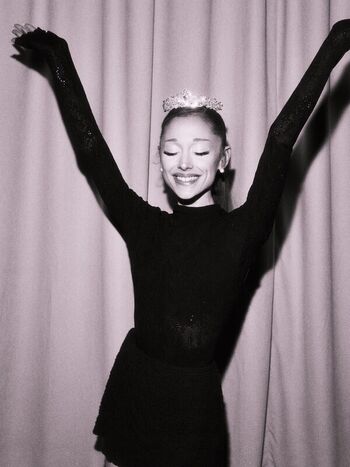 Full leaked Ariana grande page private onlyfans photo