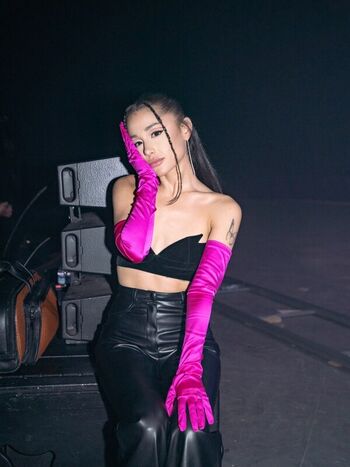 Full leaked Ariana grande page private onlyfans photo