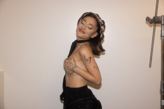 Full leaked Ariana grande page private onlyfans photo