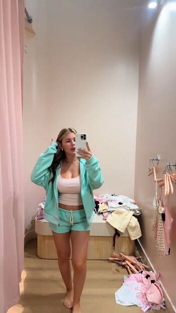 Full leaked Ariana white page private onlyfans photo