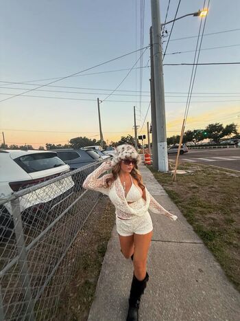 Full leaked Ariana white page private onlyfans photo