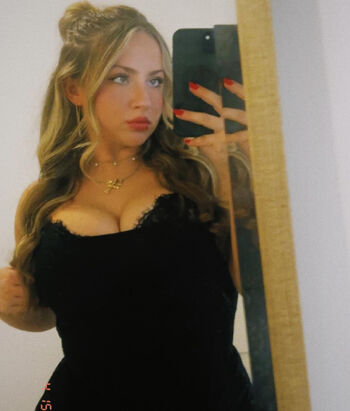 Full leaked Ariannagrajales private onlyfans photo