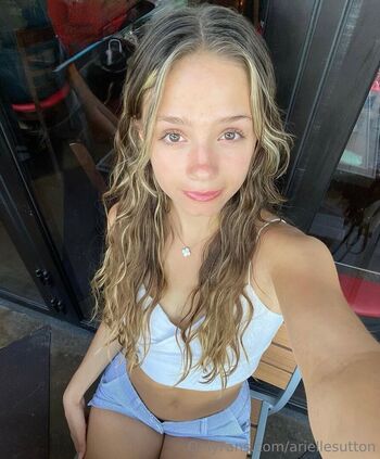 ariellesutton