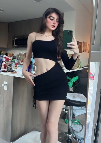 Full leaked Aruuu private onlyfans photo