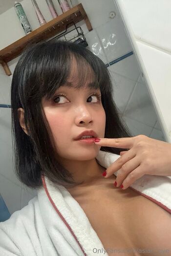 Full leaked Asian eye private onlyfans photo