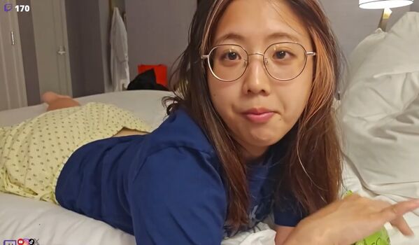 Asian Streamers