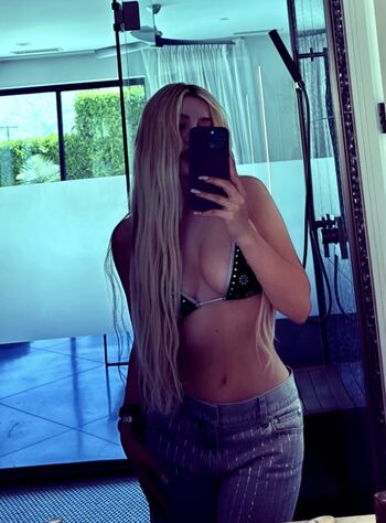 Full leaked Ava max private onlyfans photo