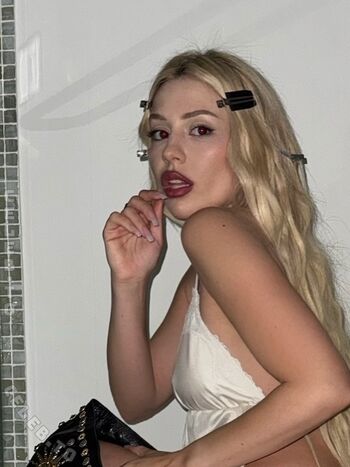 Full leaked Ava max private onlyfans photo