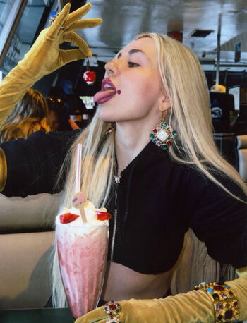 Full leaked Ava max  page private onlyfans photo