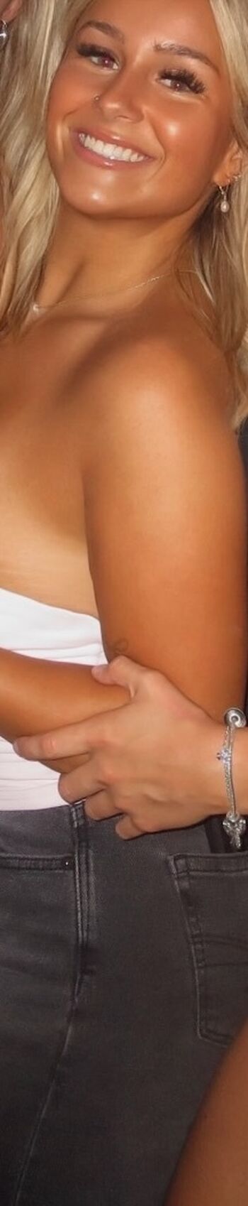 Full leaked Spicy yaria/ private onlyfans photo