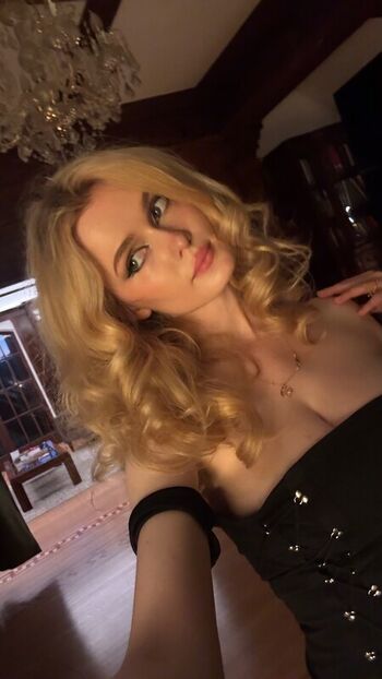 Full leaked Avalon warren private onlyfans photo
