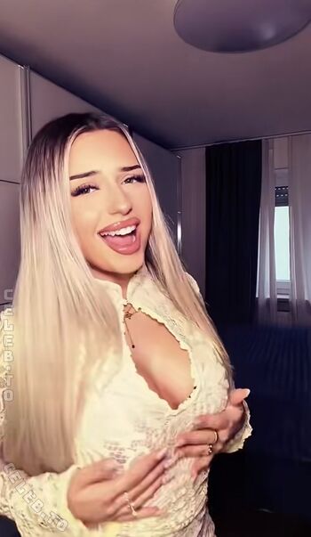 Full leaked Avendaaxs private onlyfans photo